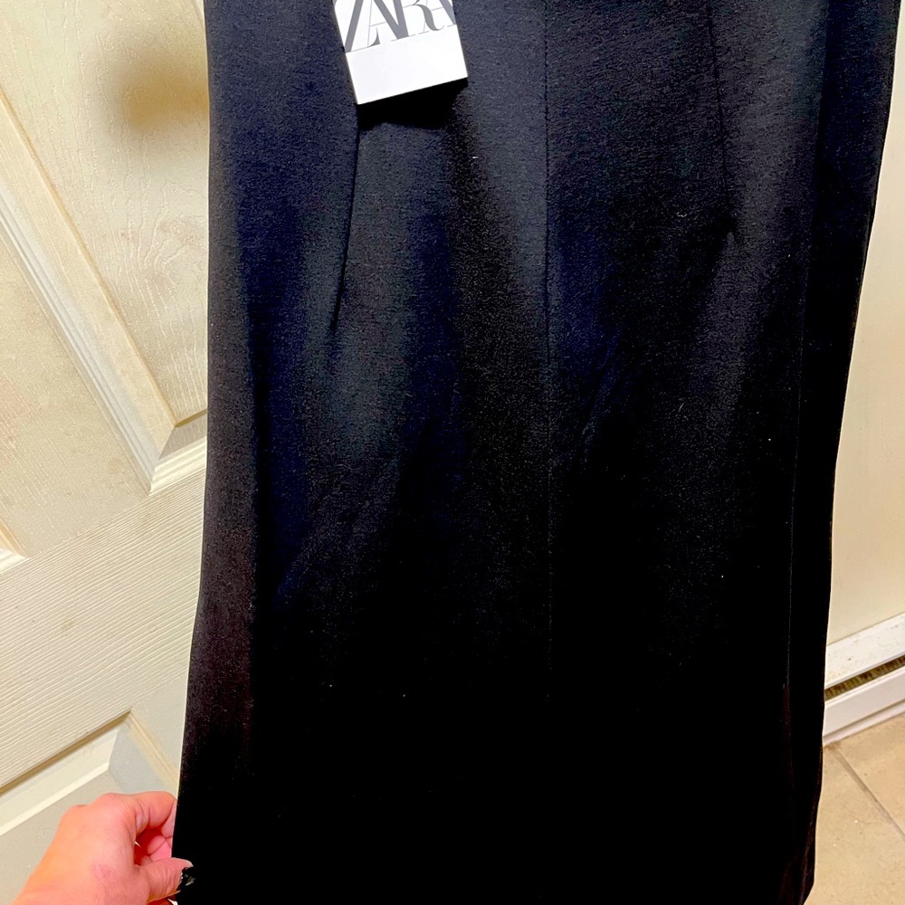 Zara Midi black skirt zips in back
